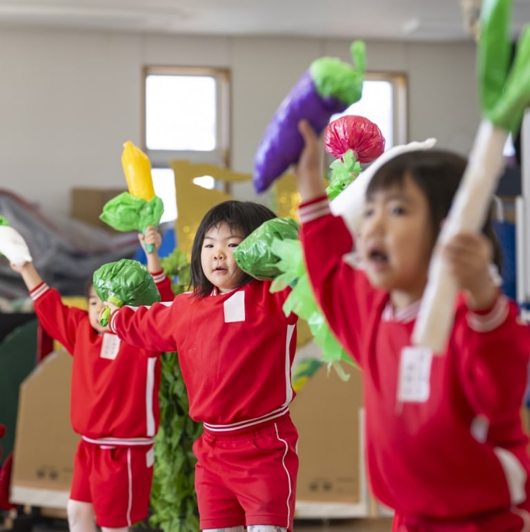 千葉県にある真砂幼稚園の幼稚園教諭の様子